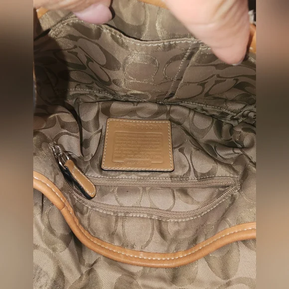 Vintage Coach Soho Flap leather shoulder bag in a British Tan color. - Picture 14 of 16